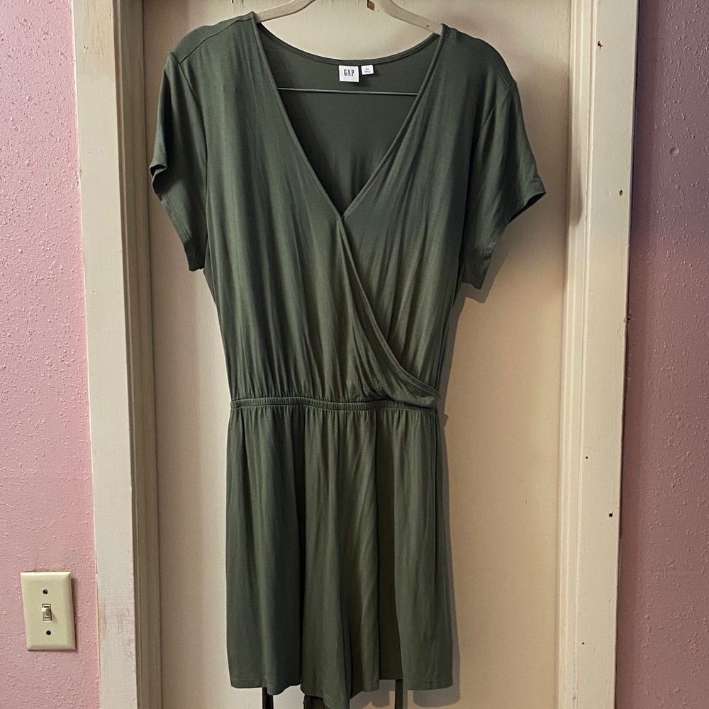GAP Green Women's Shorts romper Sleeve Wrap size xl